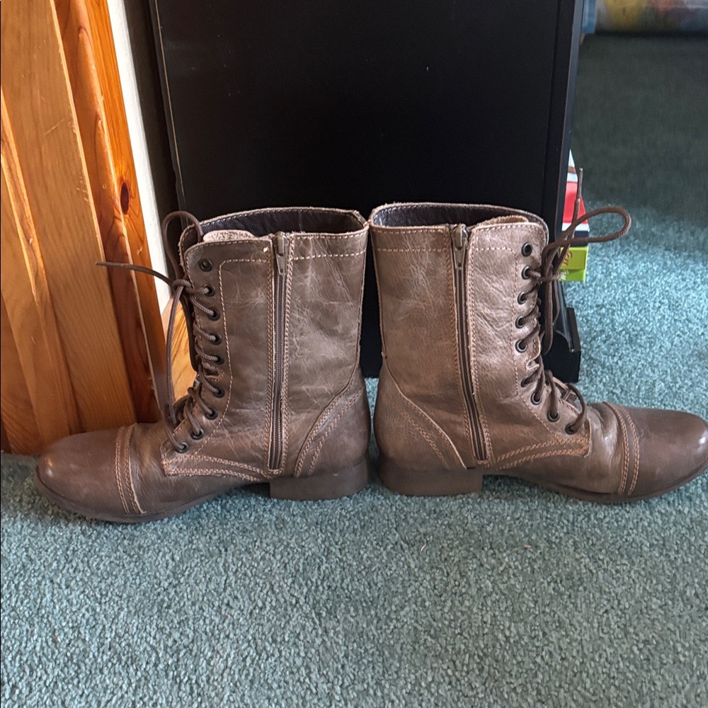 🎵These boots were made for walking 🎵 - Picture 2 of 15